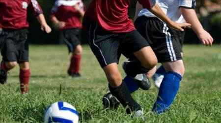 kids_playing_soccer
