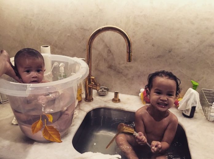 chrissyteigen_42536474_240972049876776_4104768658320591225_n-1