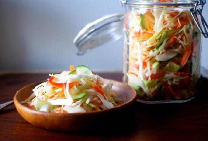 lahano-toursi-8-logoi-pou-einai-ishyros-symmahos-tis-ygeias-pickled-cabbage-749685
